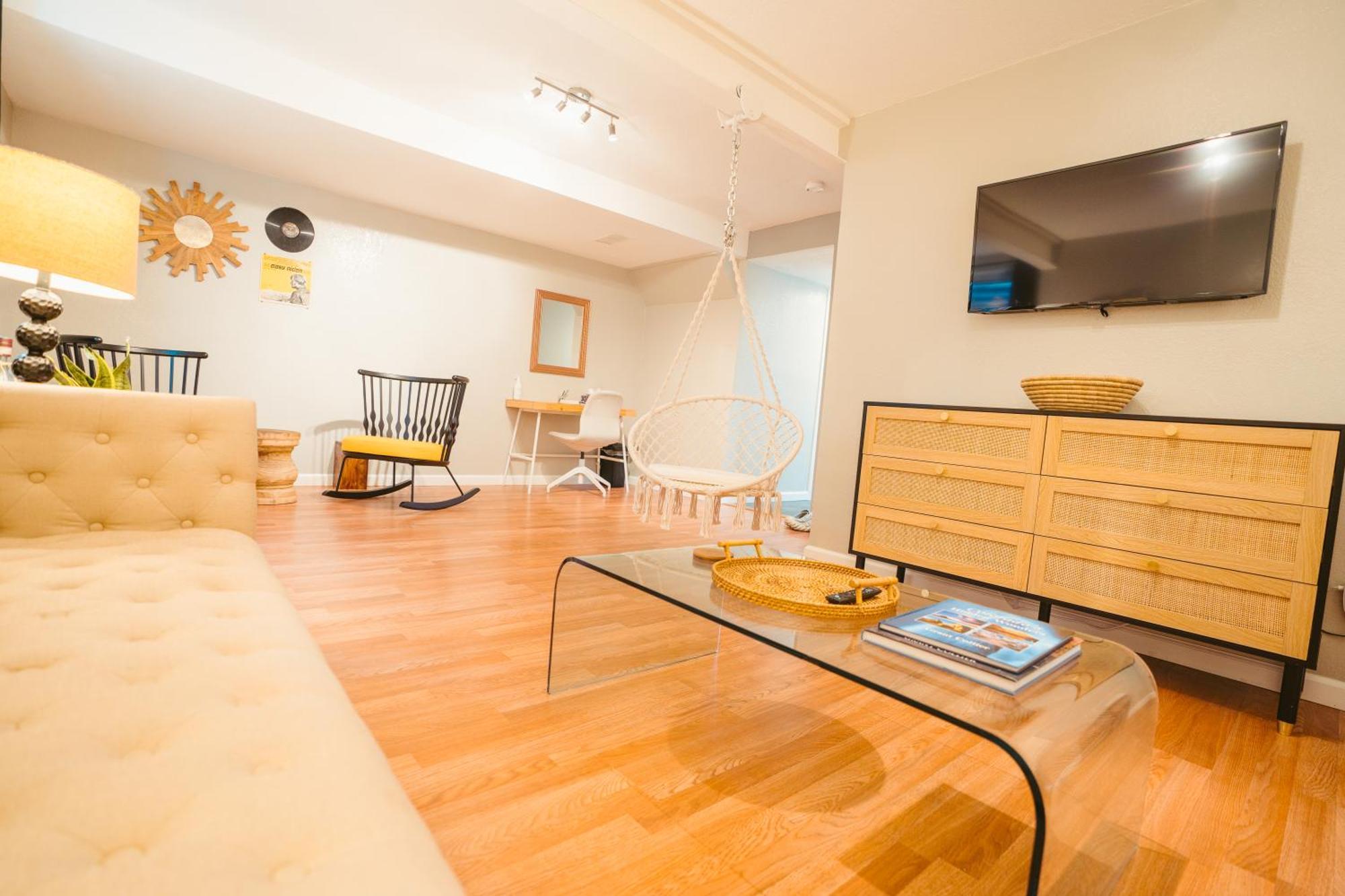 Windsor Retreat Private Basement Suite DEN Buitenkant foto
