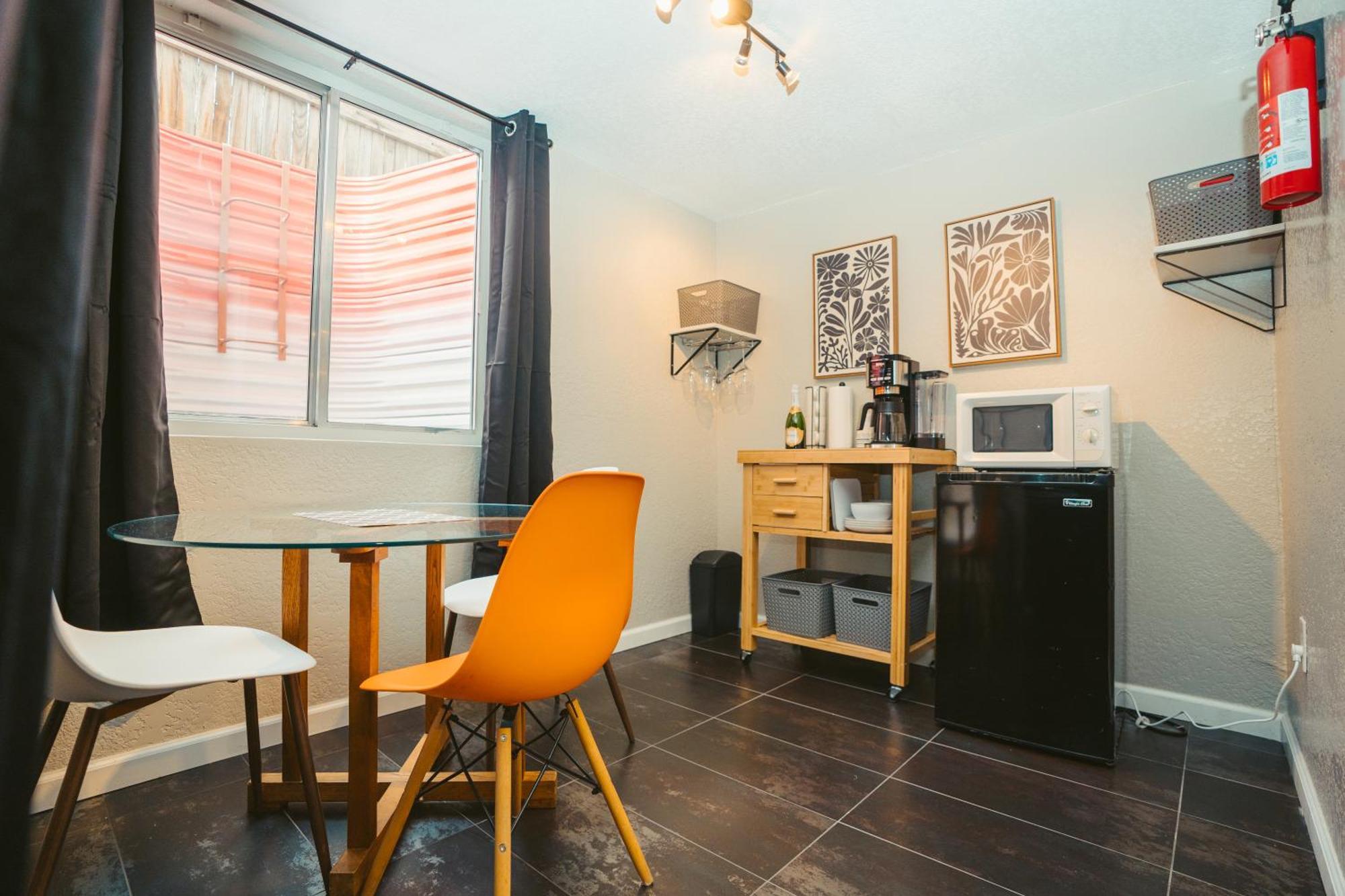 Windsor Retreat Private Basement Suite DEN Buitenkant foto
