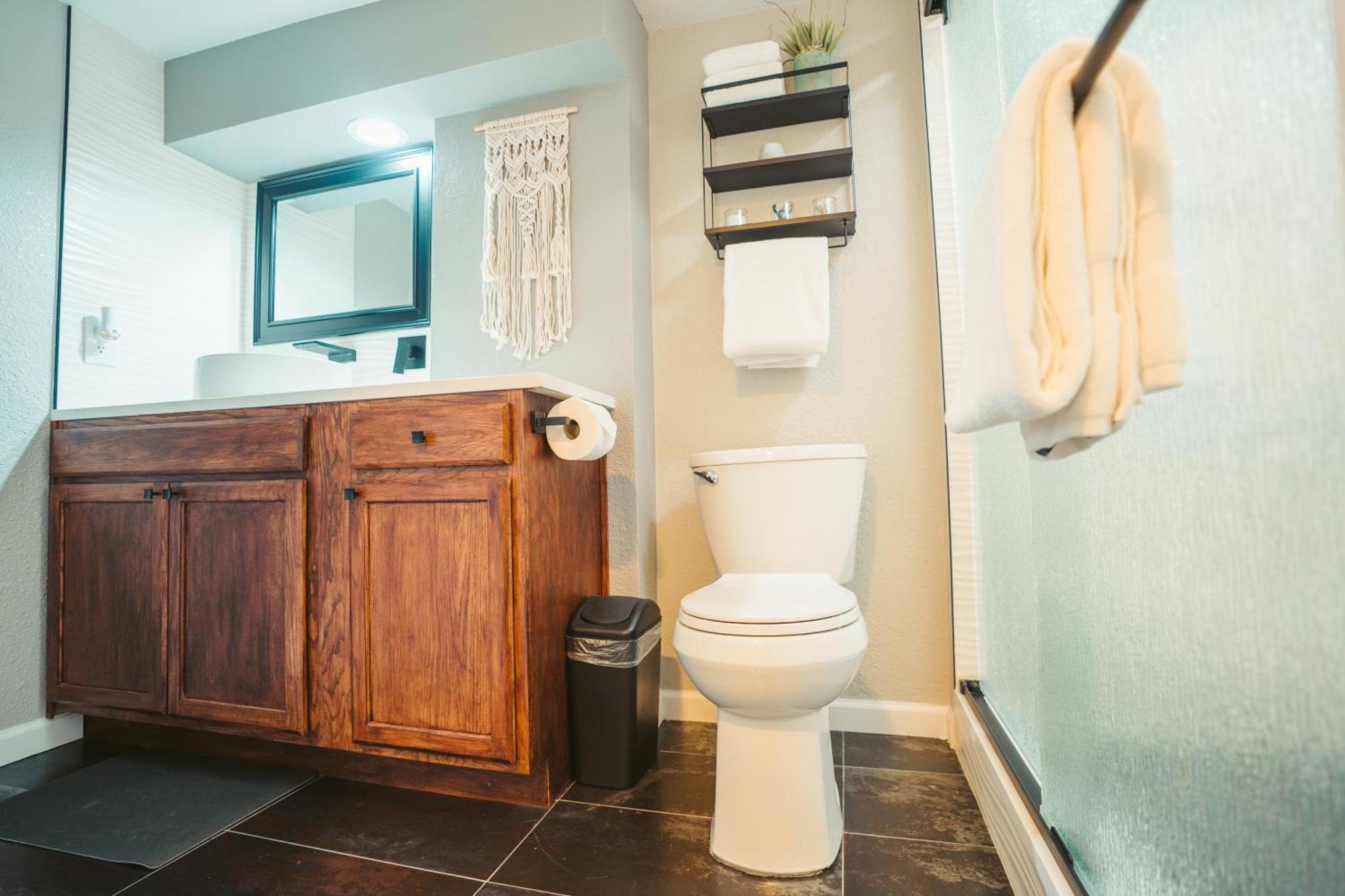 Windsor Retreat Private Basement Suite DEN Buitenkant foto