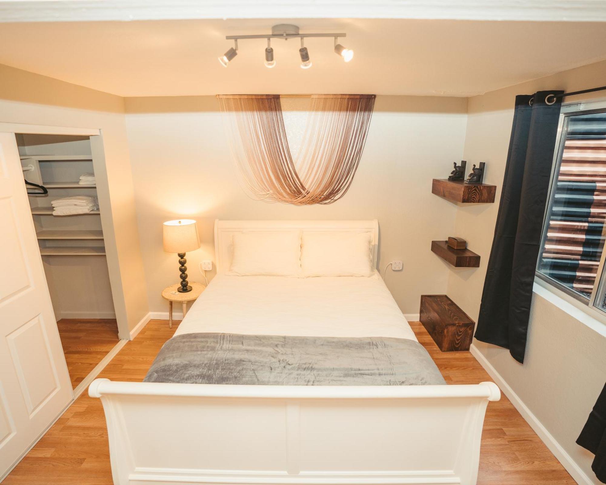 Windsor Retreat Private Basement Suite DEN Buitenkant foto